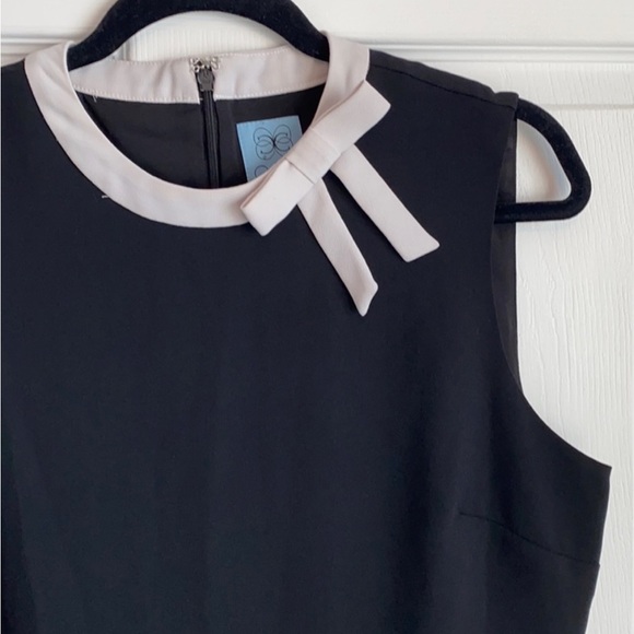 CeCe Dresses & Skirts - Adorable CECE Fit & Fair Blk Dress w/Accented w/Bow in White.12